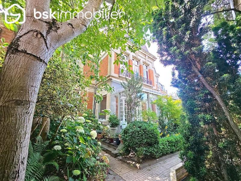 Maison de maîtres - 305 m² - 10 pièces