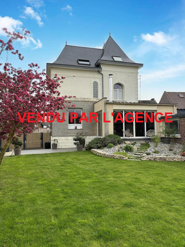 Maison - 285 m² - 8 pièces
