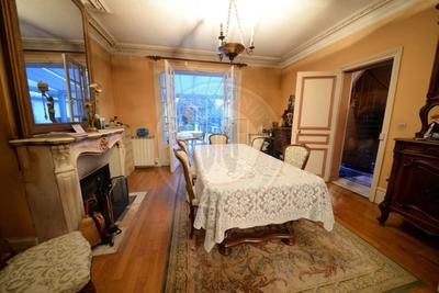 Hôtel particulier - 198 m² - 9 pièces