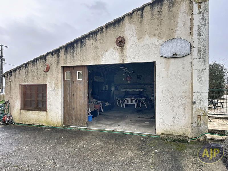 Maison - 220 m² - 9 pièces