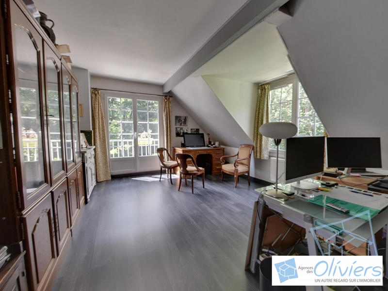 Maison traditionnelle - 270 m² - 9 pièces