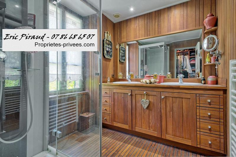 Maison - 240 m² - 8 pièces