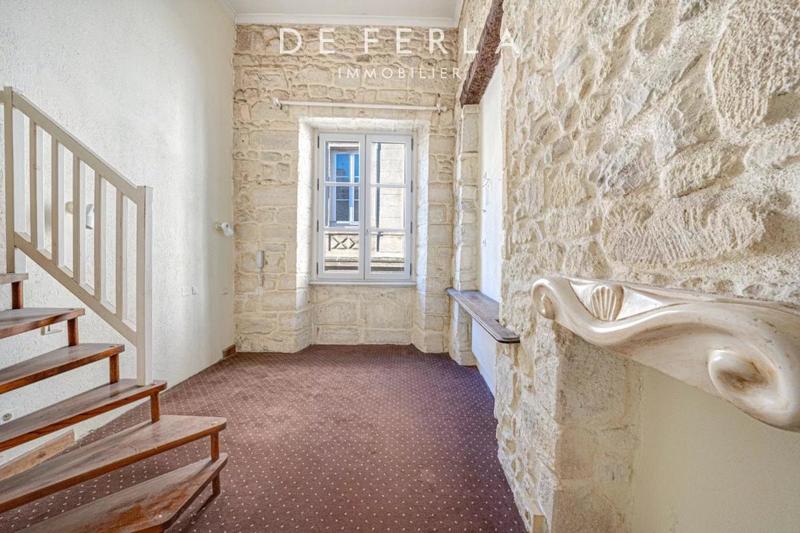 Appartement - 837 m² - 22 pièces