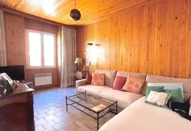 Maison - 228 m² - 12 pièces