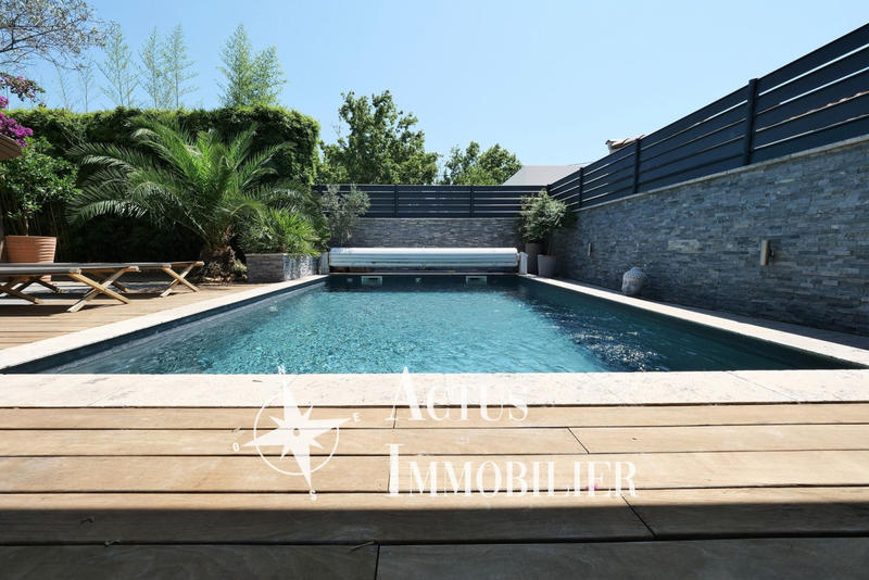 Maison - 181 m² - 6 pièces