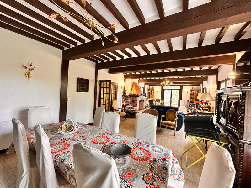 Maison - 204 m² - 6 pièces
