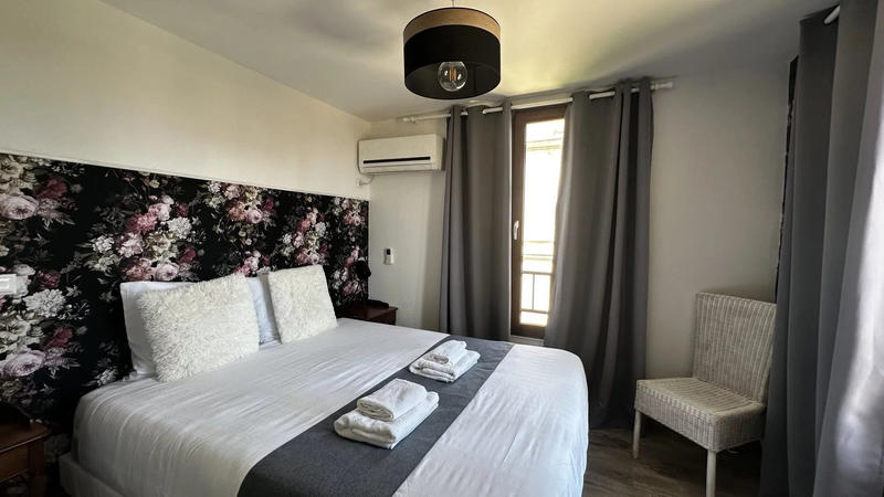 Maison - 320 m² - 11 pièces