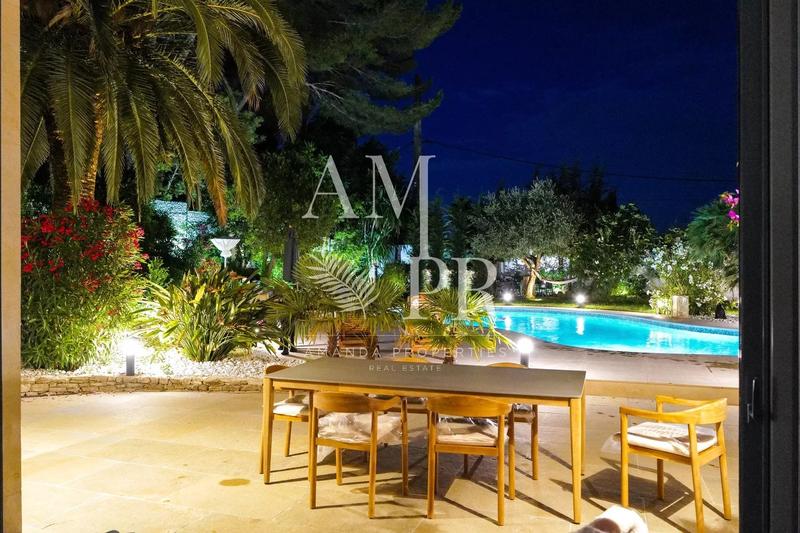 Villa - 400 m² - 9 pièces