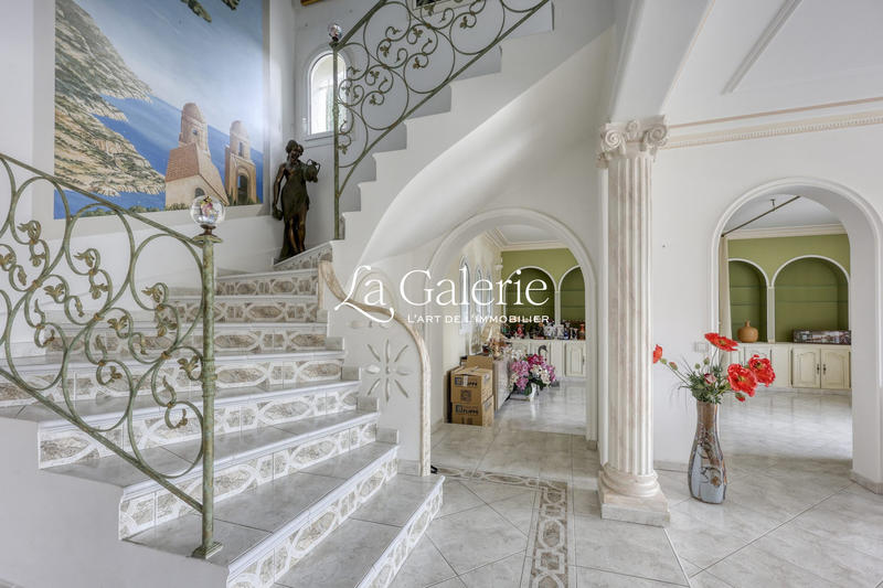 Villa - 250 m² - 6 pièces