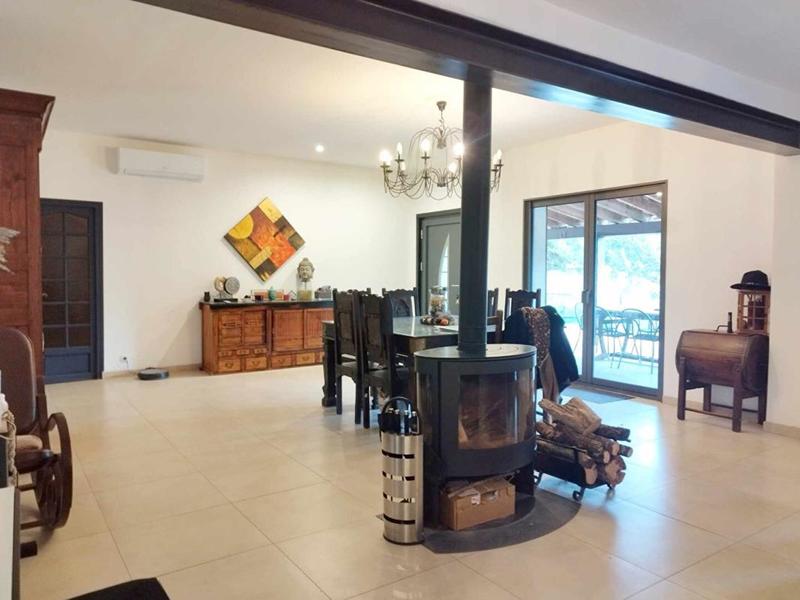 Maison - 303 m² - 9 pièces