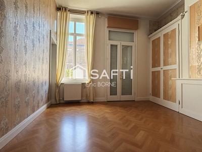 Maison - 180 m² - 8 pièces