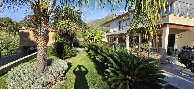 Maison - 360 m² - 12 pièces