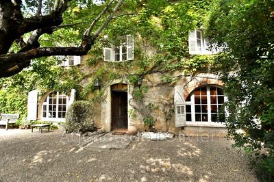 Mas - 300 m² - 10 pièces