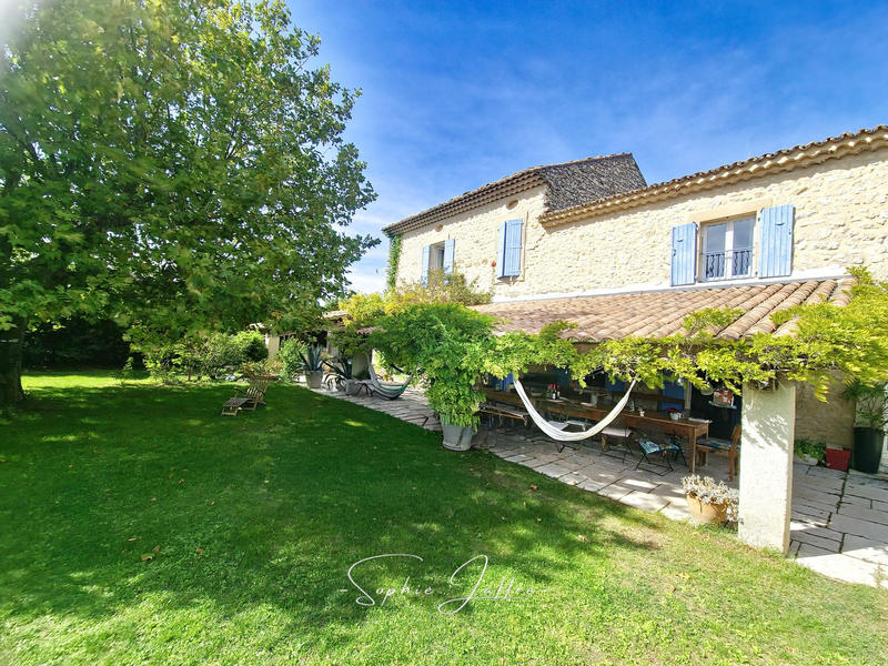 Mas - 273 m² - 8 pièces