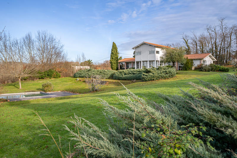 Maison - 180 m² - 7 pièces