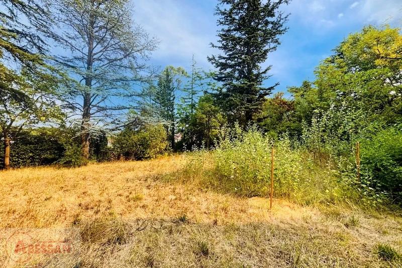 Terrain constructible - 800 m²