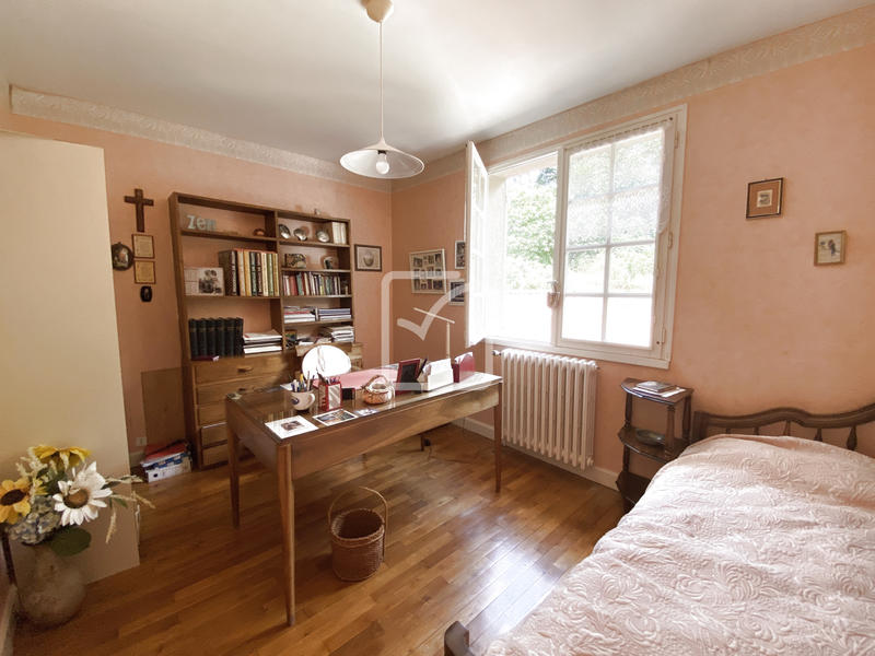 Propriété - 250 m² - 11 pièces