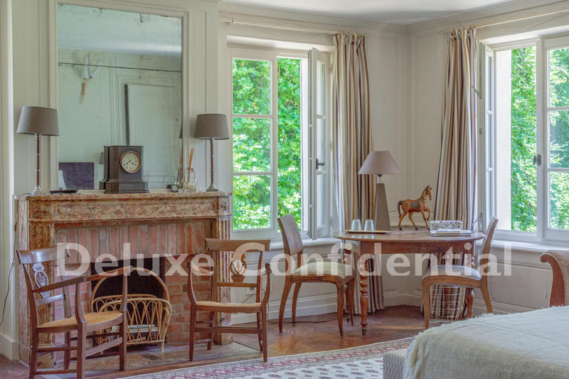 Maison - 900 m² - 20 pièces