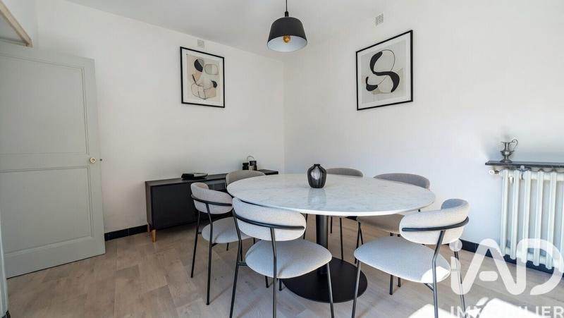 Maison - 250 m² - 9 pièces