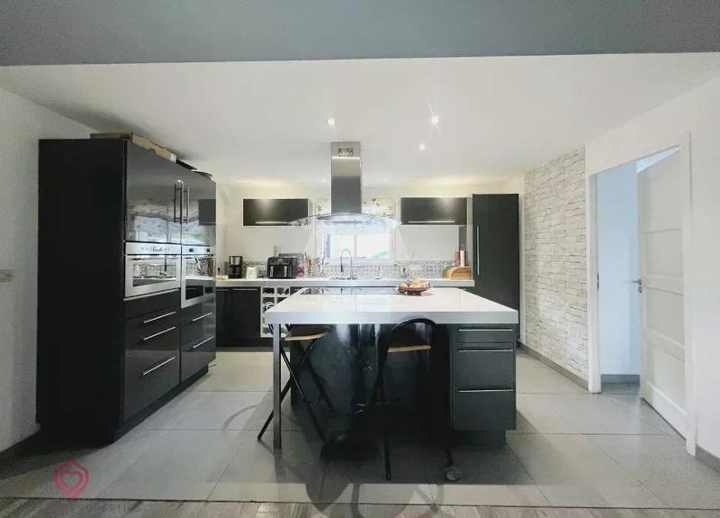 Villa - 184 m² - 6 pièces