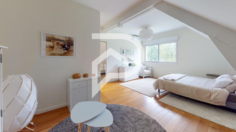 Maison - 270 m² - 8 pièces