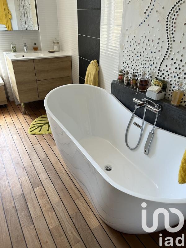 Maison - 729 m² - 23 pièces