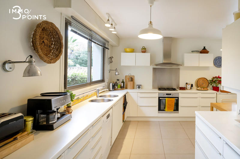 Villa - 275 m² - 16 pièces