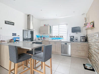 Maison traditionnelle - 195 m² - 8 pièces