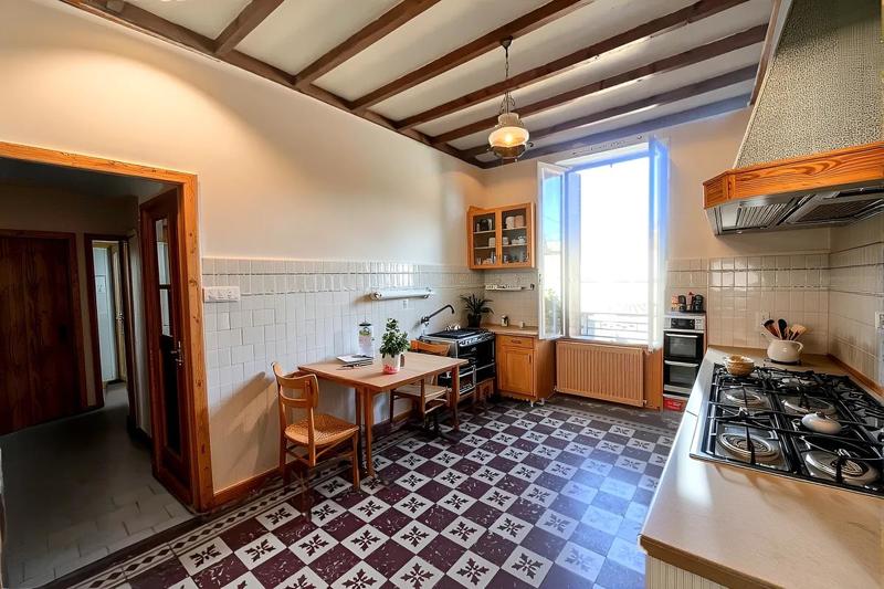 Maison - 96 m² - 7 pièces