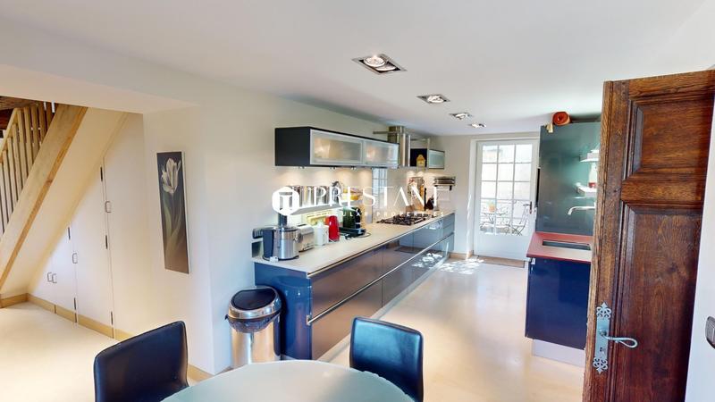 Demeure - 716 m² - 7 pièces