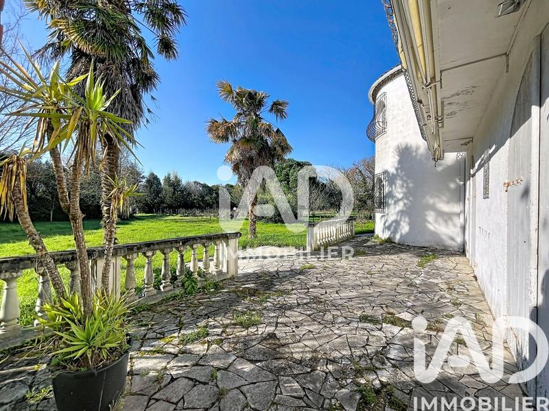 Maison - 305 m² - 8 pièces