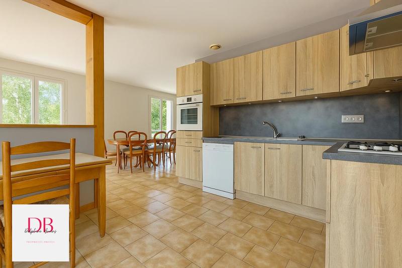Maison - 92 m² - 5 pièces