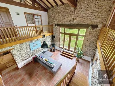 Maison - 340 m² - 8 pièces