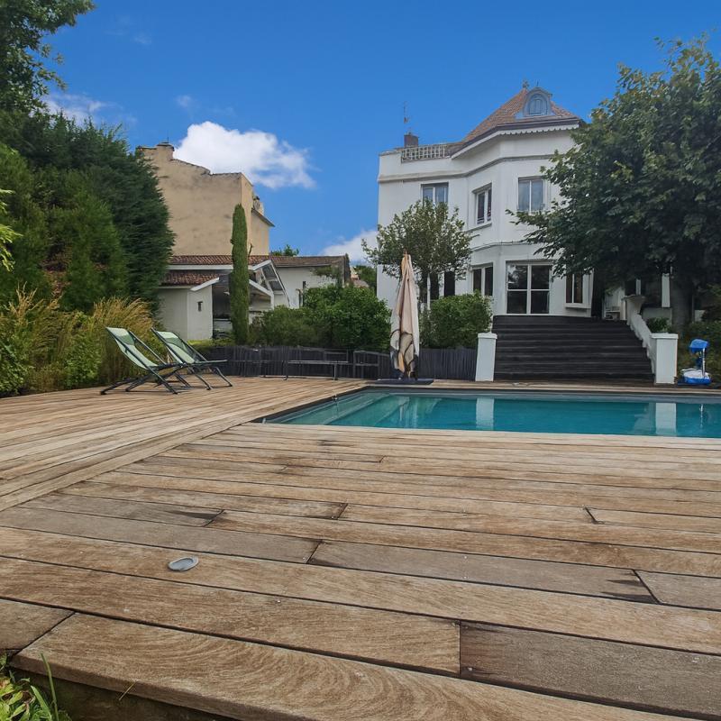 Propriété - 275 m² - 8 pièces