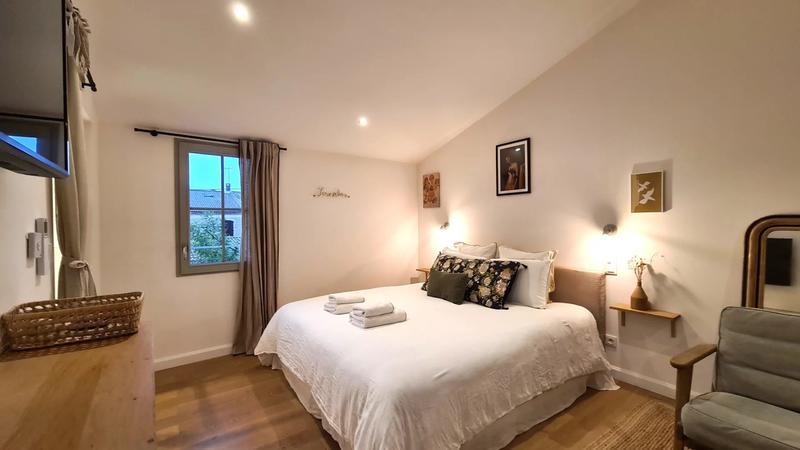 Maison traditionnelle - 260 m² - 10 pièces