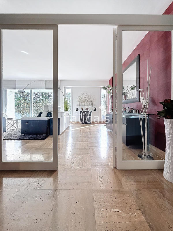 Maison - 275 m² - 9 pièces