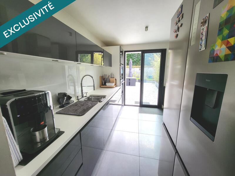 Maison - 212 m² - 7 pièces