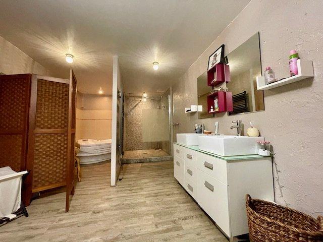 Maison - 500 m² - 5 pièces