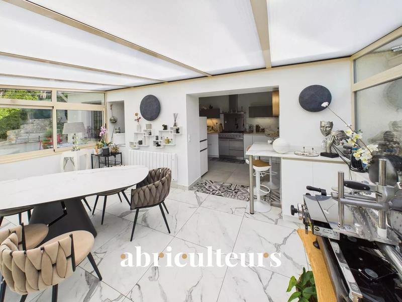 Maison - 227 m² - 7 pièces