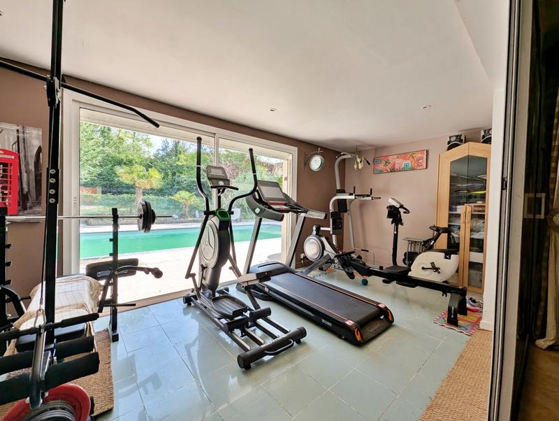 Villa - 338 m² - 10 pièces