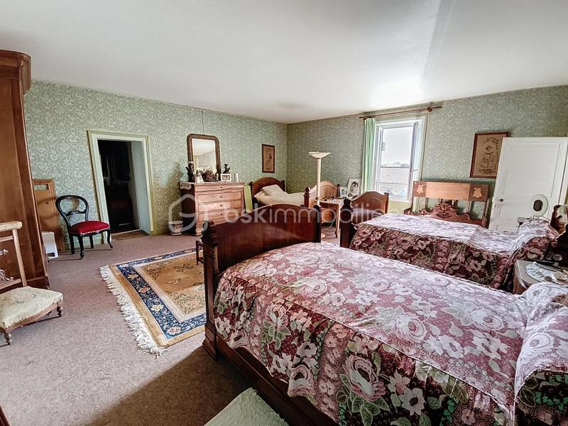 Demeure - 250 m² - 8 pièces