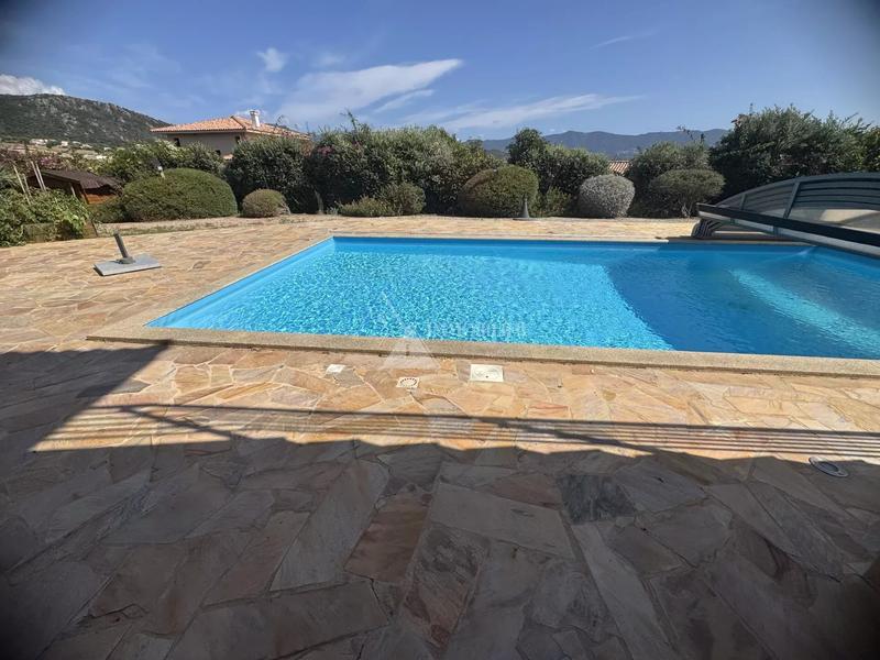 Villa - 202 m² - 6 pièces
