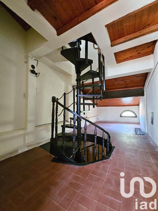 Maison - 957 m² - 25 pièces