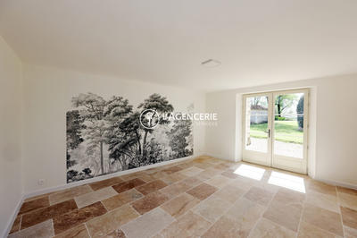 Maison - 360 m² - 12 pièces