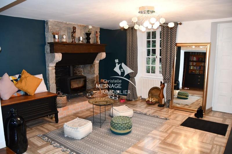 Demeure - 270 m² - 10 pièces