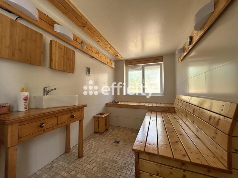 Maison traditionnelle - 270 m² - 9 pièces