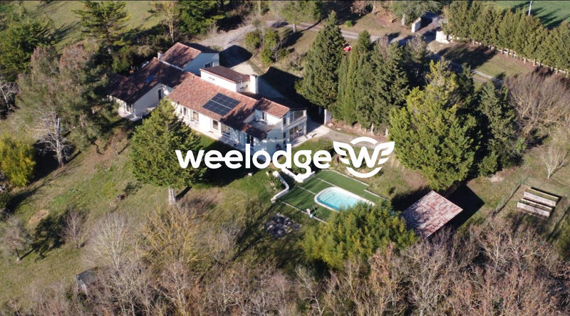 Maison - 227 m² - 7 pièces