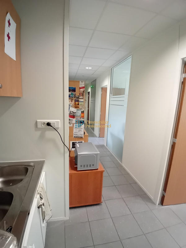 Bureau - 111 m² - 5 pièces