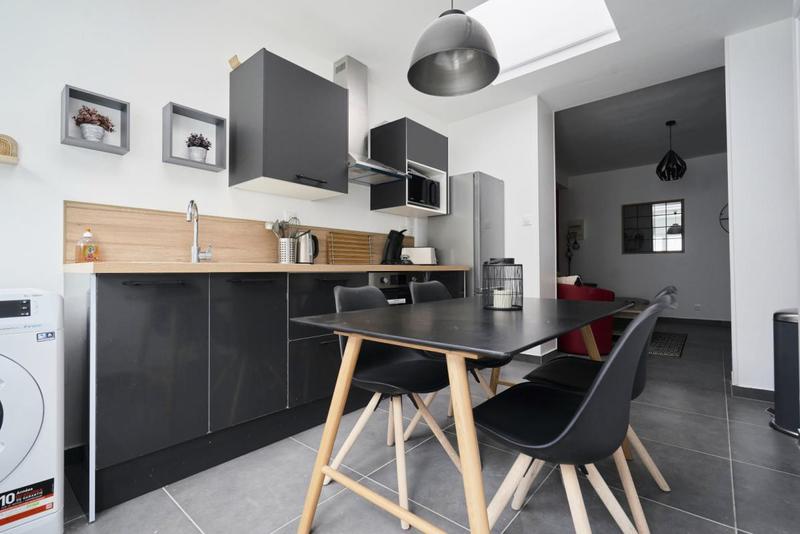 Maison - 90 m² - 5 pièces