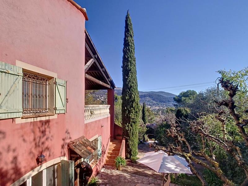 Villa - 261 m² - 8 pièces